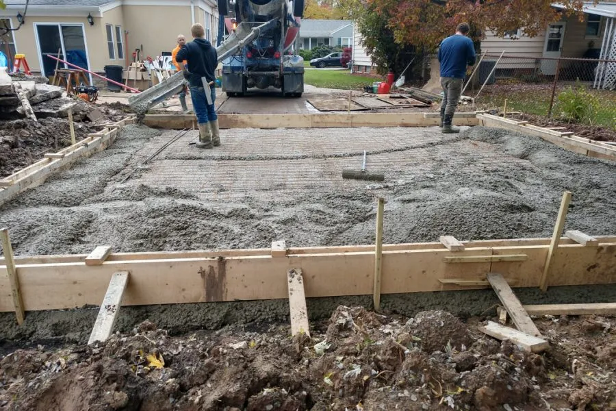 How Long Does Concrete Take? Curing, Weather and Timing in Savannah